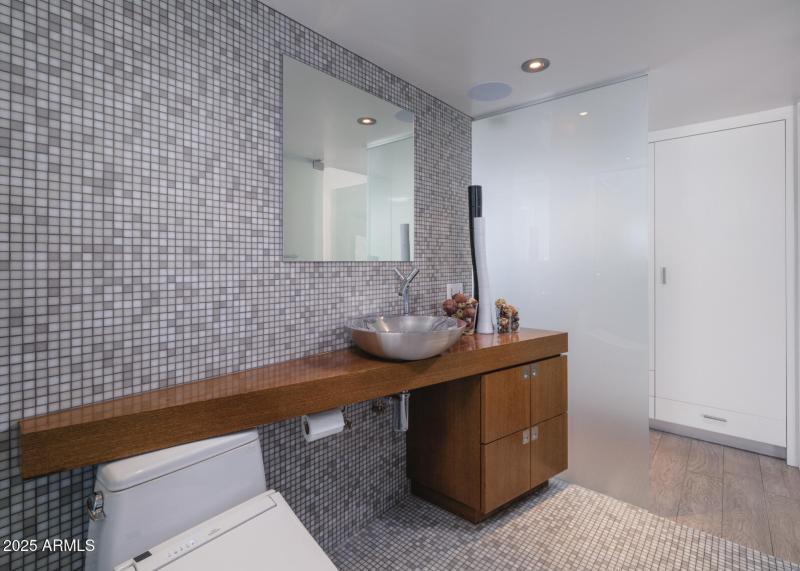 Listings_1340_E_LasPalmaritasDr_Images-3