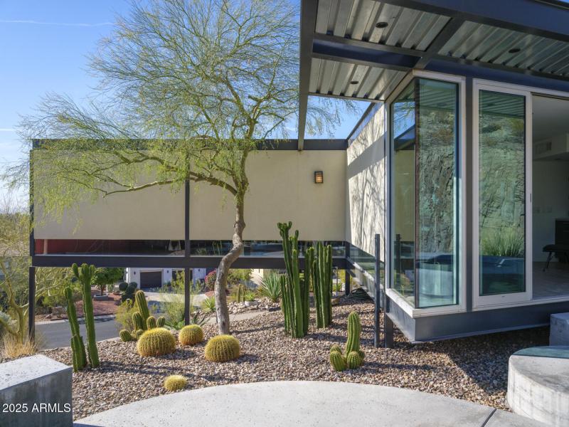 Listings_1340_E_LasPalmaritasDr_Images-4