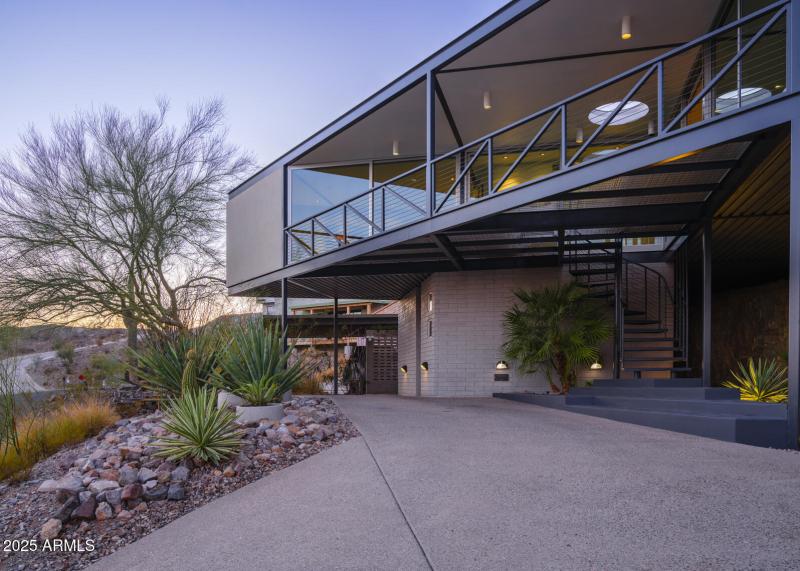 Listings_1340_E_LasPalmaritasDr_Images-4