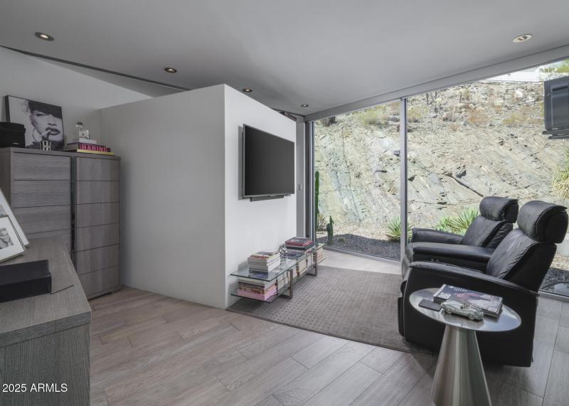 Listings_1340_E_LasPalmaritasDr_Images-4