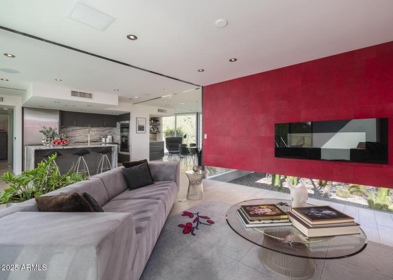 Listings_1340_E_LasPalmaritasDr_Images-5