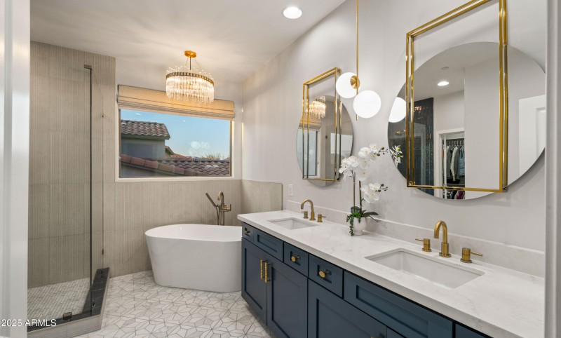 Double Sinks and free standing tub