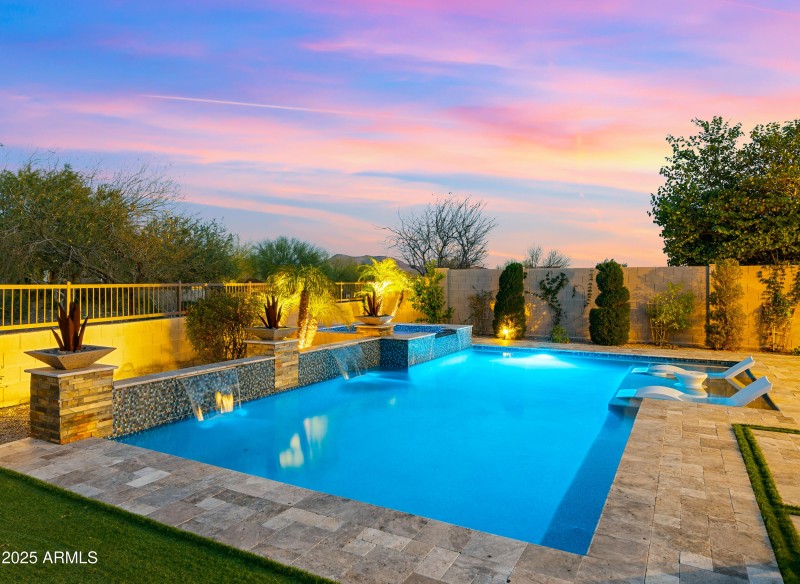 Pool and Spa w/ fountain features