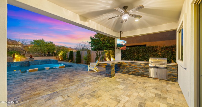 Built in BBQ and Bar top