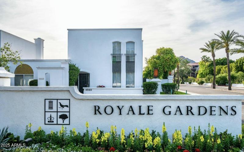 Royale Gardens Entrance Sign