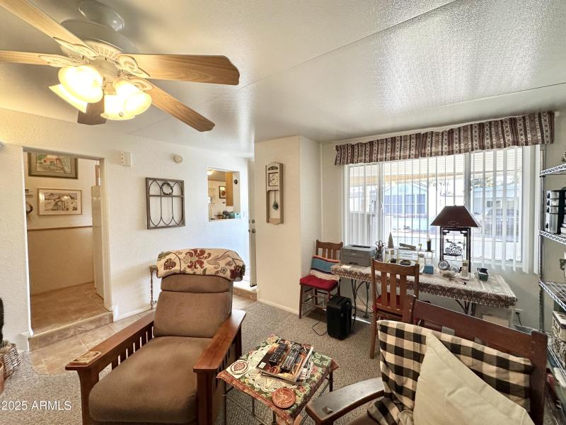 AZ ROOM FRONT WINDOW