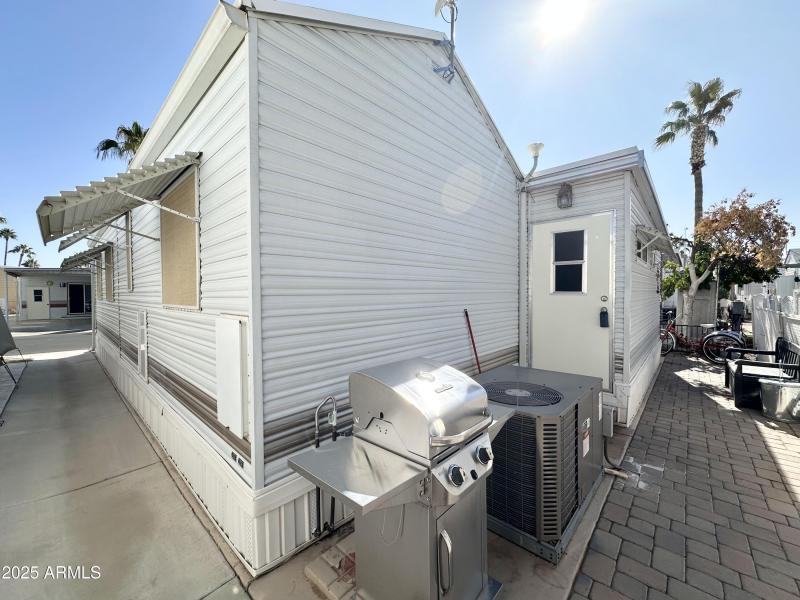 SIDE VIEW/BACK PATIO