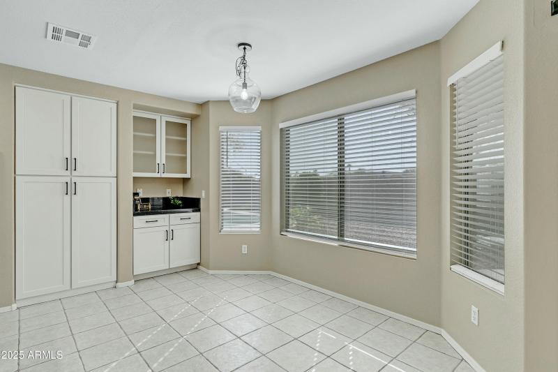 Breakfast Nook/ Eat-in Kitchen