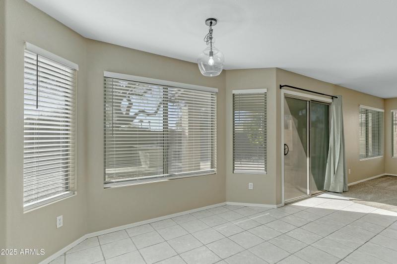 Breakfast Nook/ Eat-in Kitchen