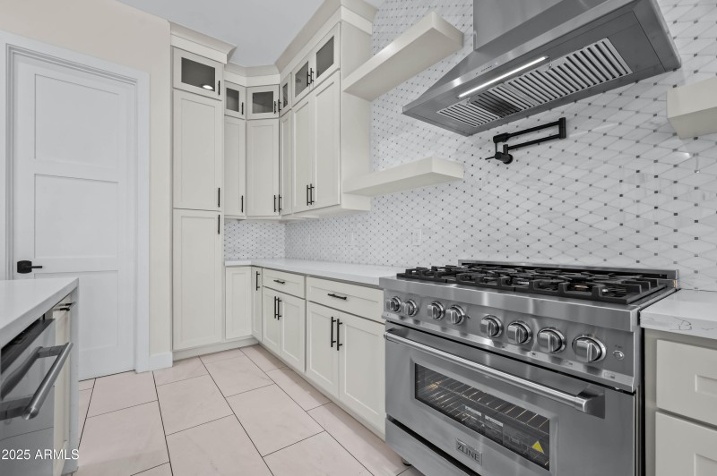 4409 N 32nd St, Phoenix, AZ 85018-8