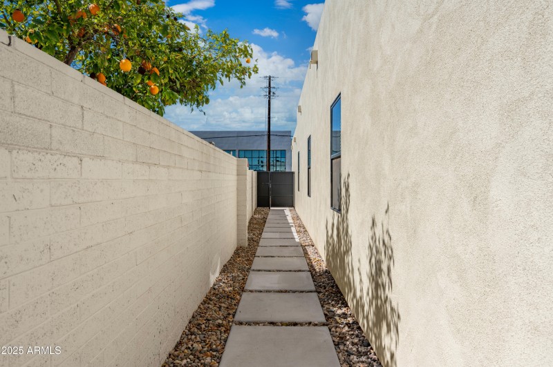 4409 N 32nd St, Phoenix, AZ 85018-65 cop