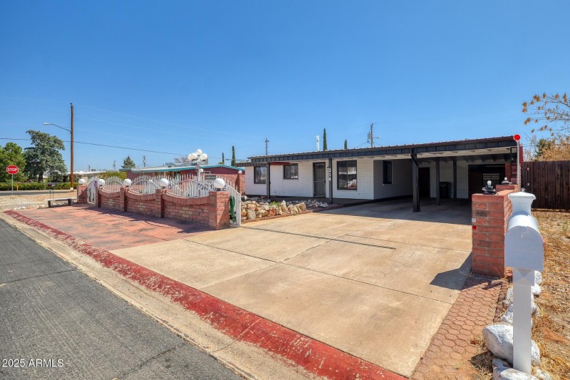 216 Peterson Street-061_0125