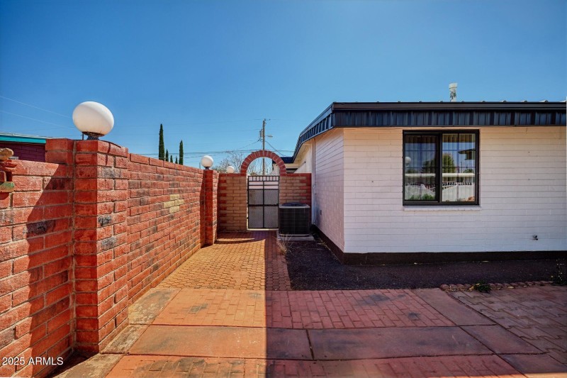 216 Peterson Street-061_0102