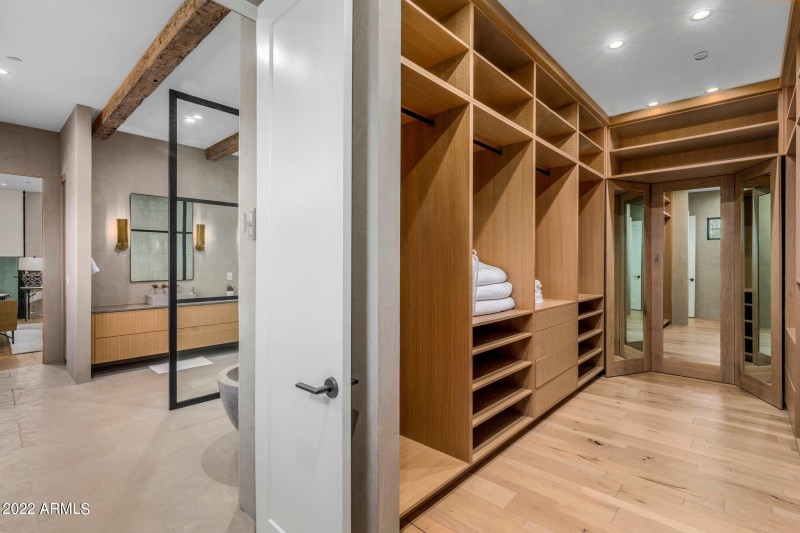 Walk-in Closet