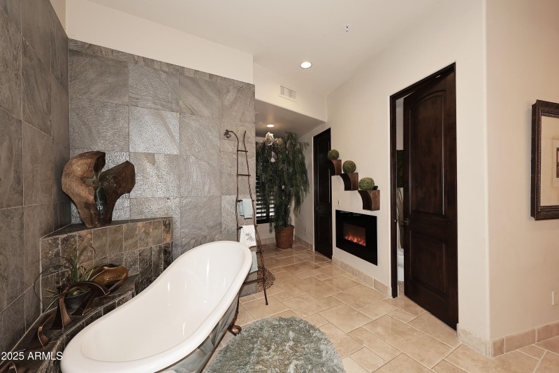 Primary Bath-Slipper Tub2