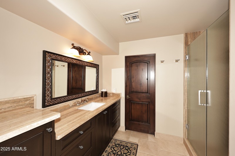 Guest Bedroom En Suite