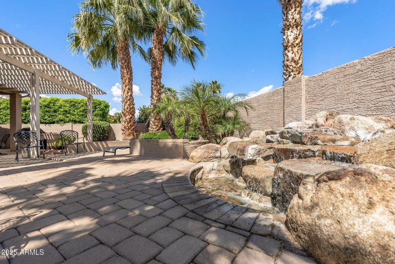 Soothing water feature