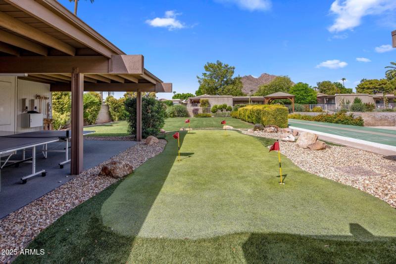 Scottsdale House Community Putting Green