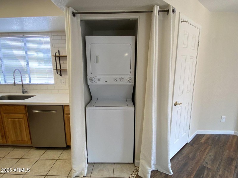 9151 W Greenway #212 Photo 13