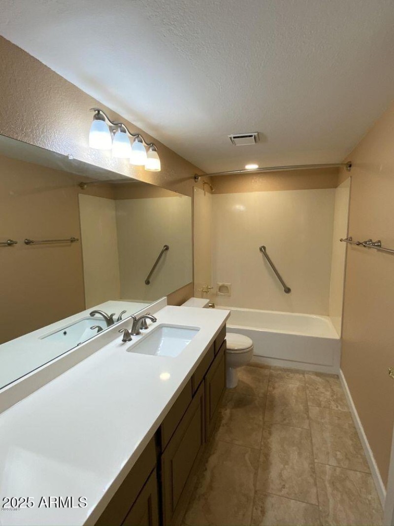 9151 W Greenway #212 Photo 11