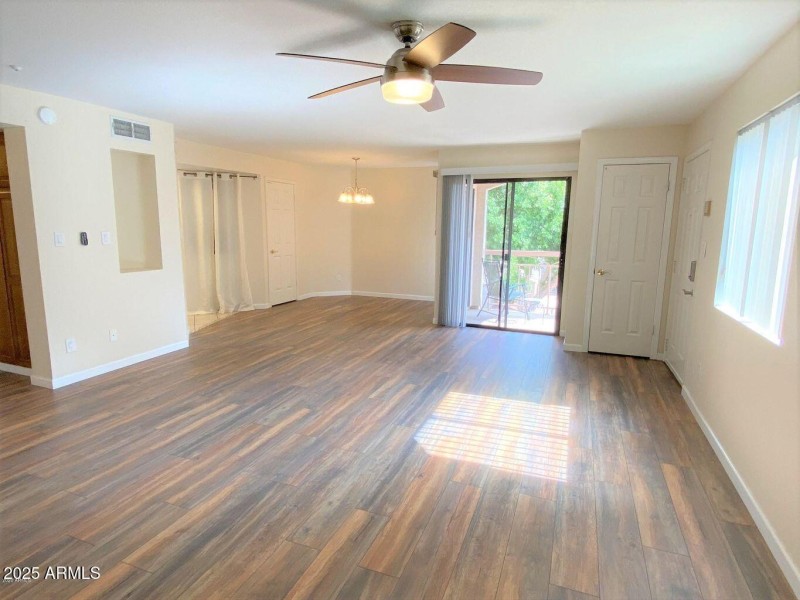 9151 W Greenway #212 Photo 2