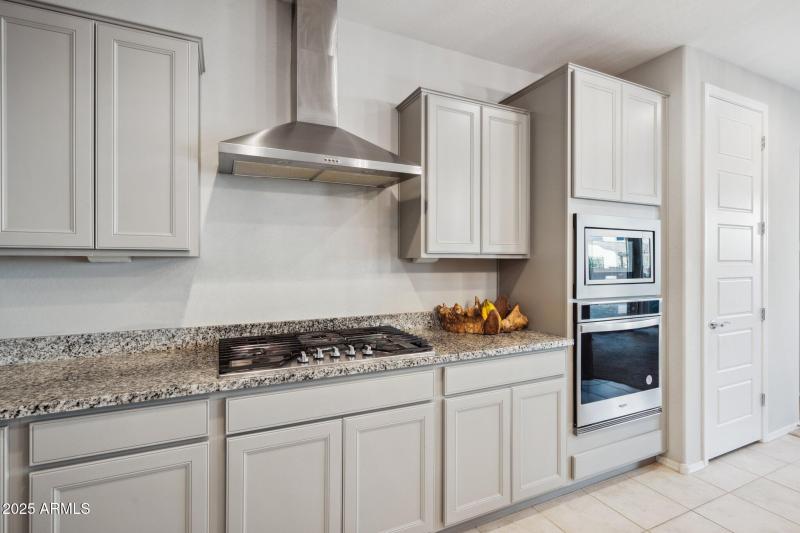 8-web-or-mls-25451-n-164th-dr