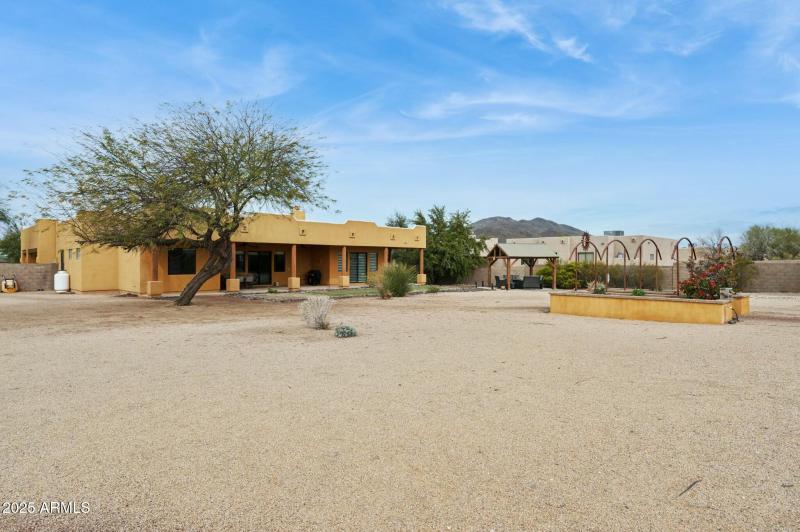 Expansive Lot w/Mountain Views