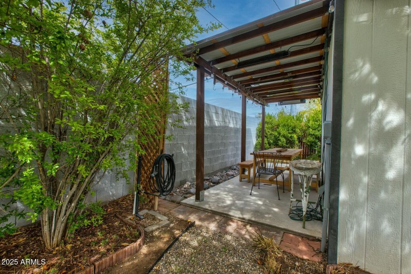 outdoor dining space