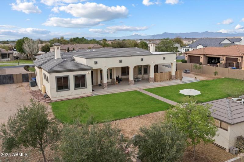 Large RV Gate & Parking