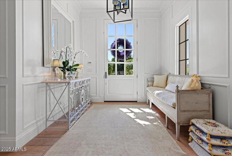 09-5446 E. Exeter Blvd 01