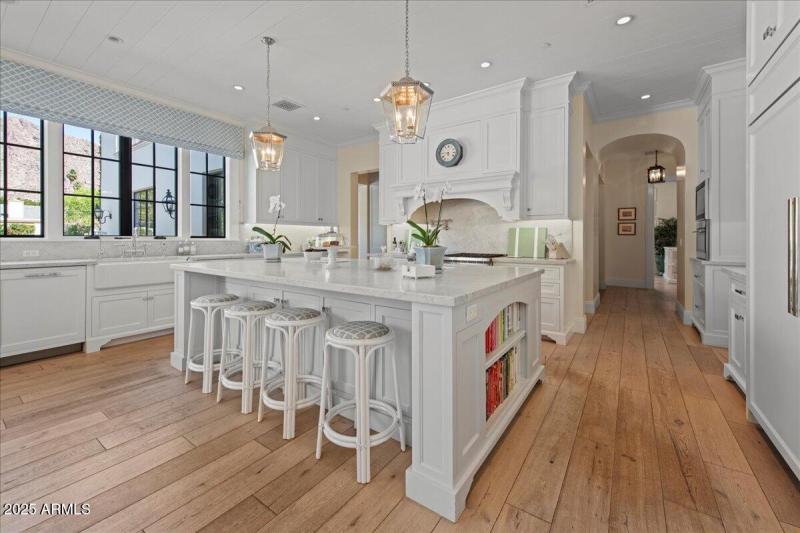 24-5446 E. Exeter Blvd 16