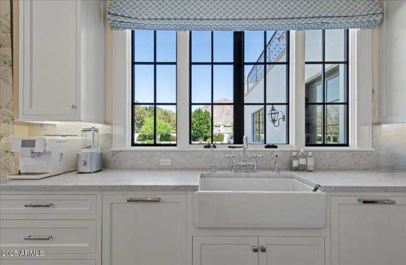 25-5446 E. Exeter Blvd 17