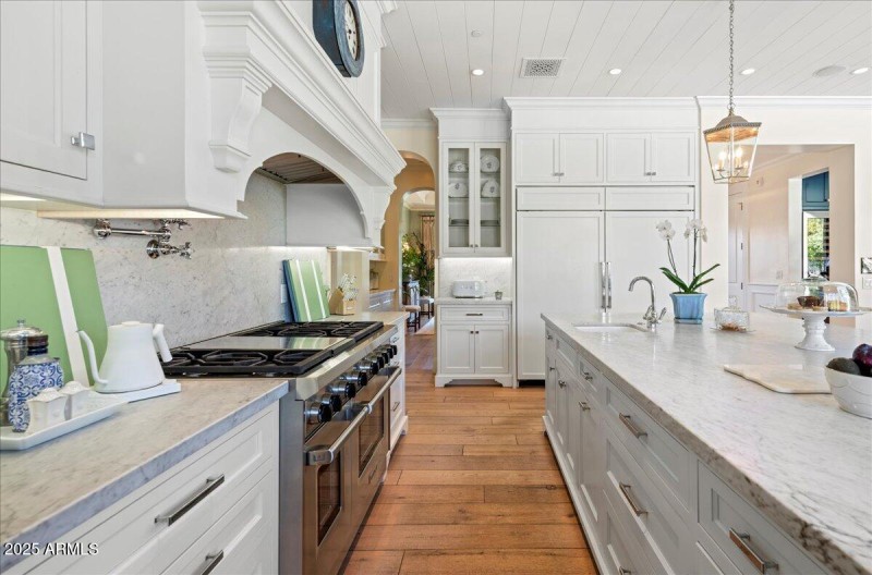 26-5446 E. Exeter Blvd 18