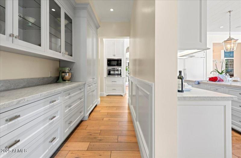 29-5446 E. Exeter Blvd 21