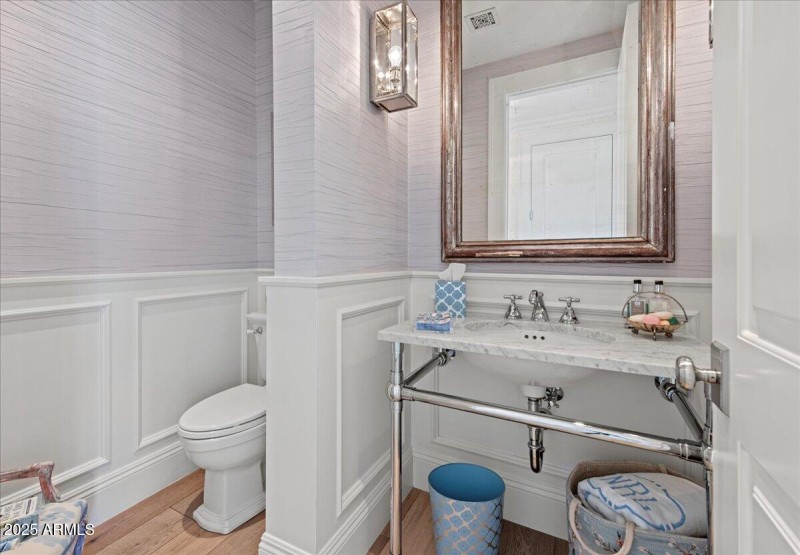 41-5446 E. Exeter Blvd 33