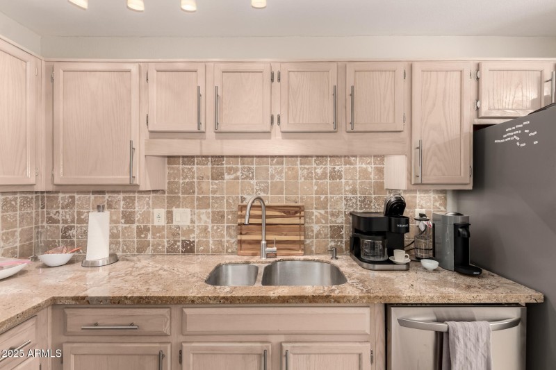 15 - Thompson Peak 15050