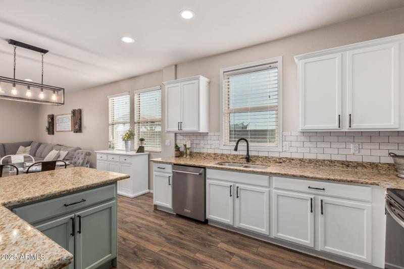 Beautiful cabinets/Upgraded backsplash