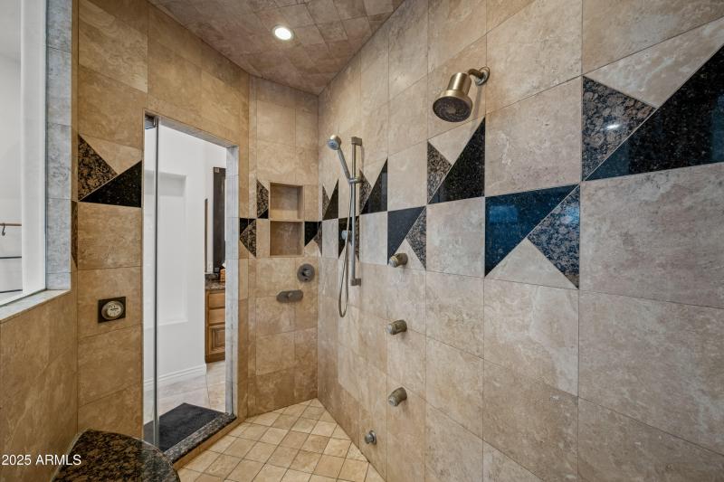 Master Shower w/ Body Jets, Steam Unit