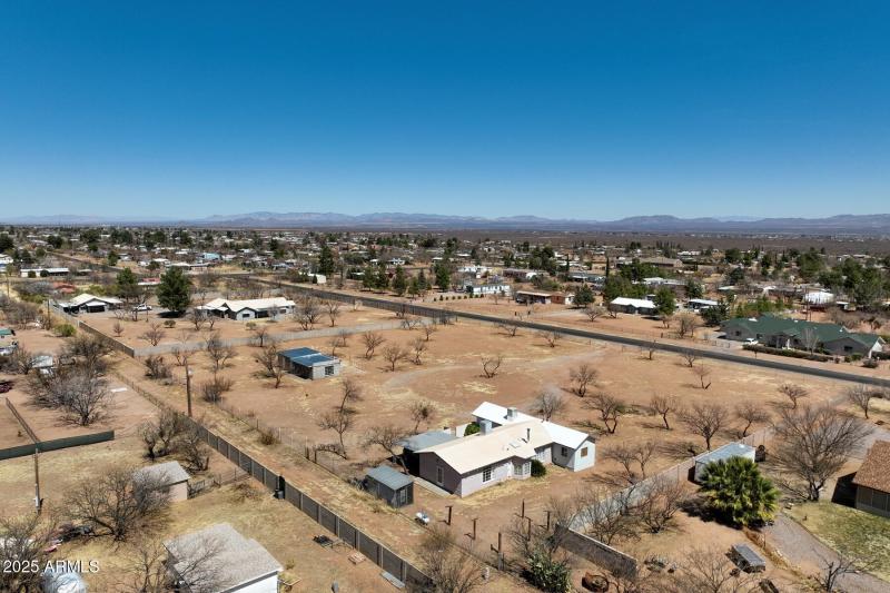 5330 South San Pedro Avenue-051059