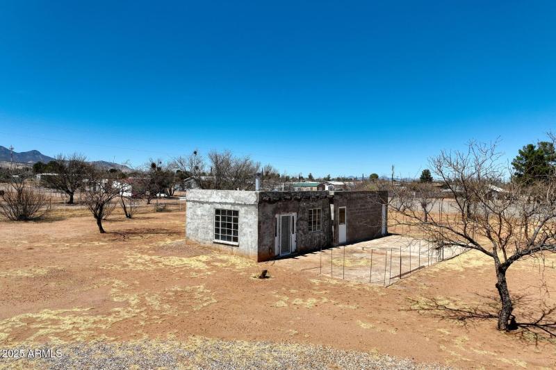 5330 South San Pedro Avenue-051139