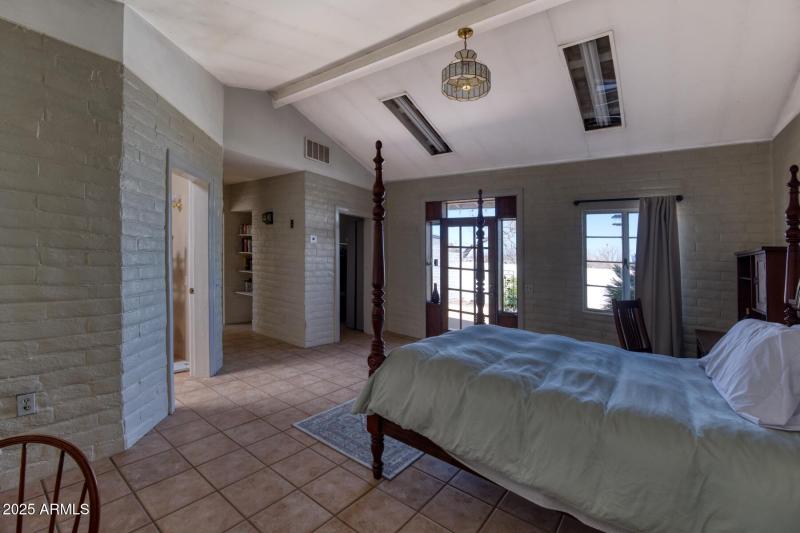 5330 South San Pedro Avenue-073127