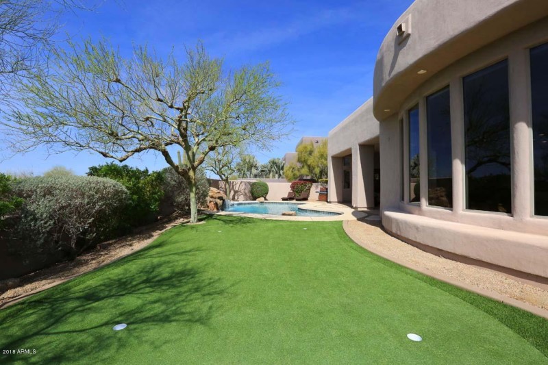 Putting Green-Pool