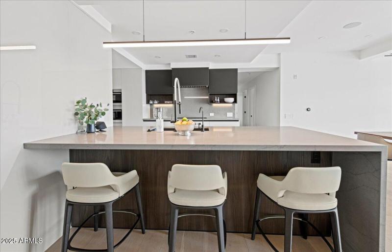 09-7157 E Rancho Vista Dr #4001 09