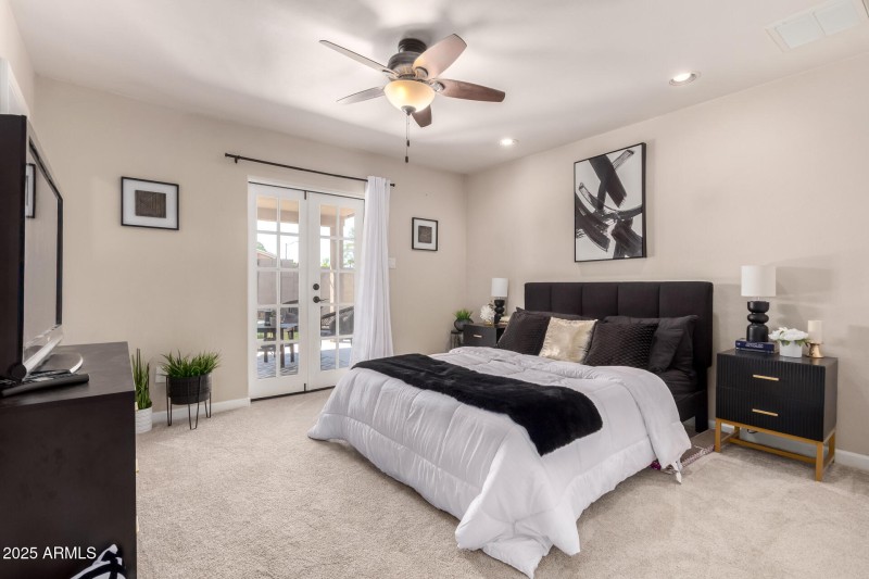 16 - Sharon 3301