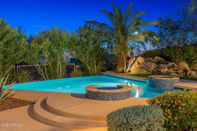 50pool lounge_twilight