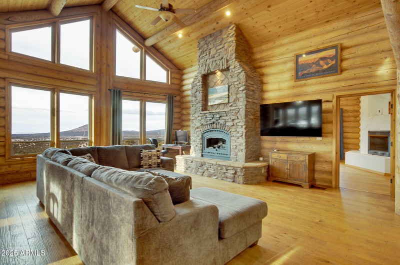 18-web-or-mls-786_E_Broncos_Trail_Willia