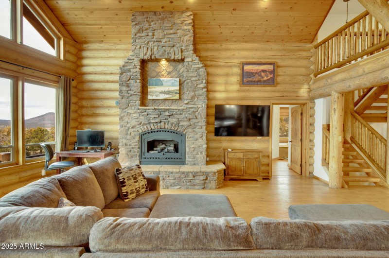 19-web-or-mls-786_E_Broncos_Trail_Willia