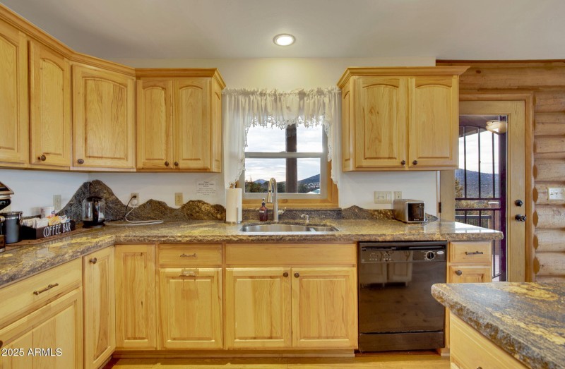 25-web-or-mls-786_E_Broncos_Trail_Willia