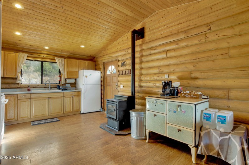 153-web-or-mls-786_E_Broncos_Trail_Willi