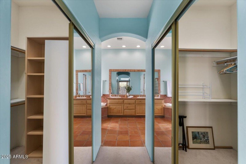 primary bed dual closets